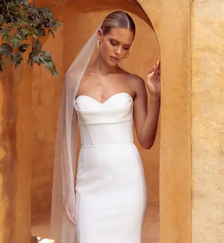 Modern and Chic Wedding Dresses of The Moment Image