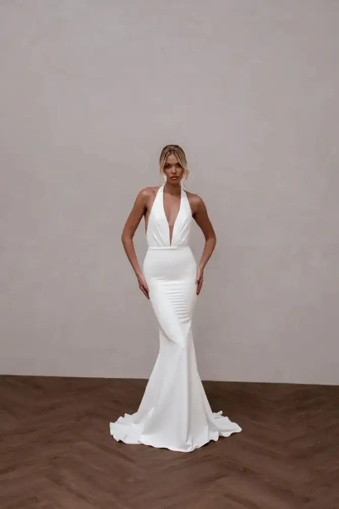 How to Elevate a Minimalist Wedding Look Image