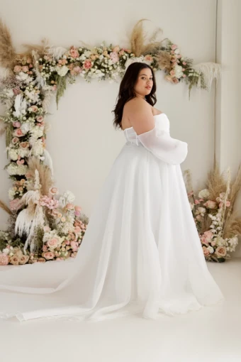 Truvelle Wisteria (with detachable sleeves) by Truvelle #3 Off White thumbnail