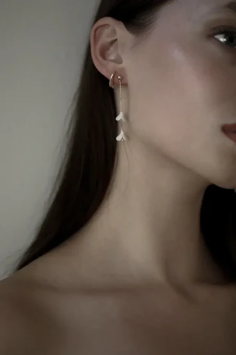 A.B. Ellie Minimal Blossom Strands #2 Gold thumbnail