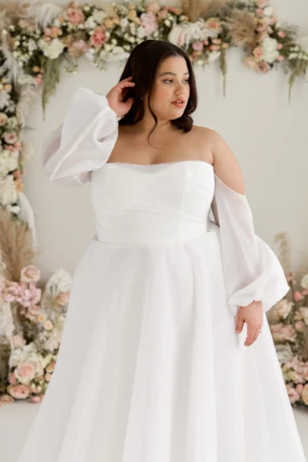 Truvelle Wisteria (with detachable sleeves / Curvy) by Truvelle #0 default Off White thumbnail