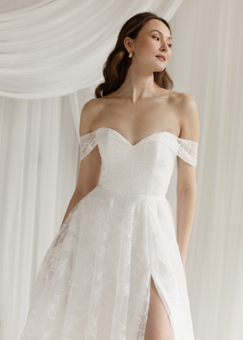 Truvelle Danielle Curvy by Truvelle #2 default Off White thumbnail