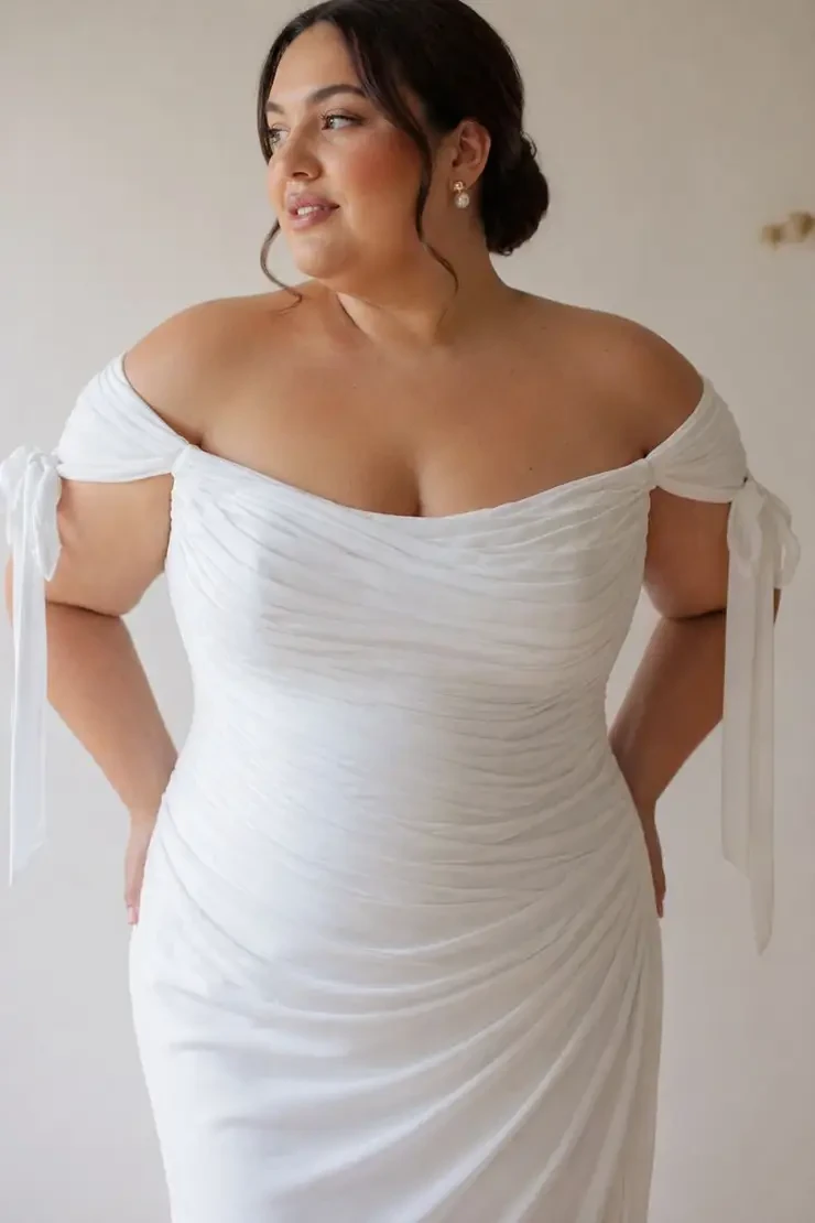 Theodora James Wallace Curvy Default Image