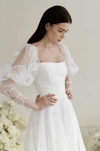 Truvelle Simone (with detachable puff sleeves) #1 default Off White thumbnail